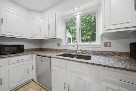 47 Beaver Lane Bedford NH 03110