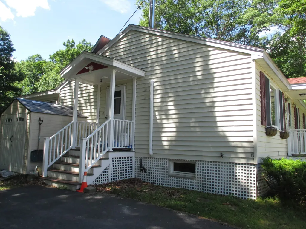 32 Pinewood Drive Somersworth NH 03878