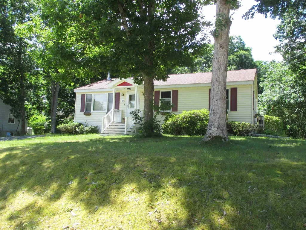 32 Pinewood Drive Somersworth NH 03878