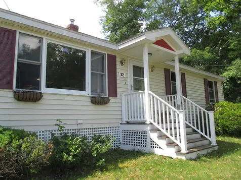 32 Pinewood Drive Somersworth NH 03878