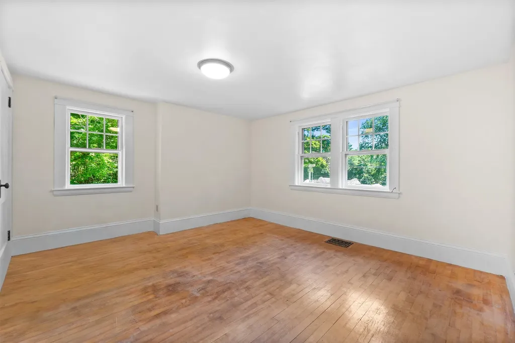 15 Sherburne Road Lee NH 03861