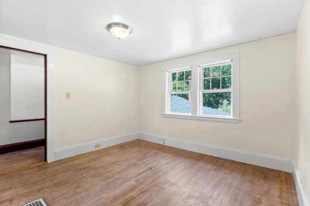 15 Sherburne Road Lee NH 03861