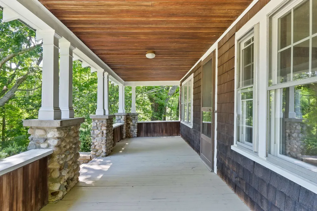 15 Sherburne Road Lee NH 03861