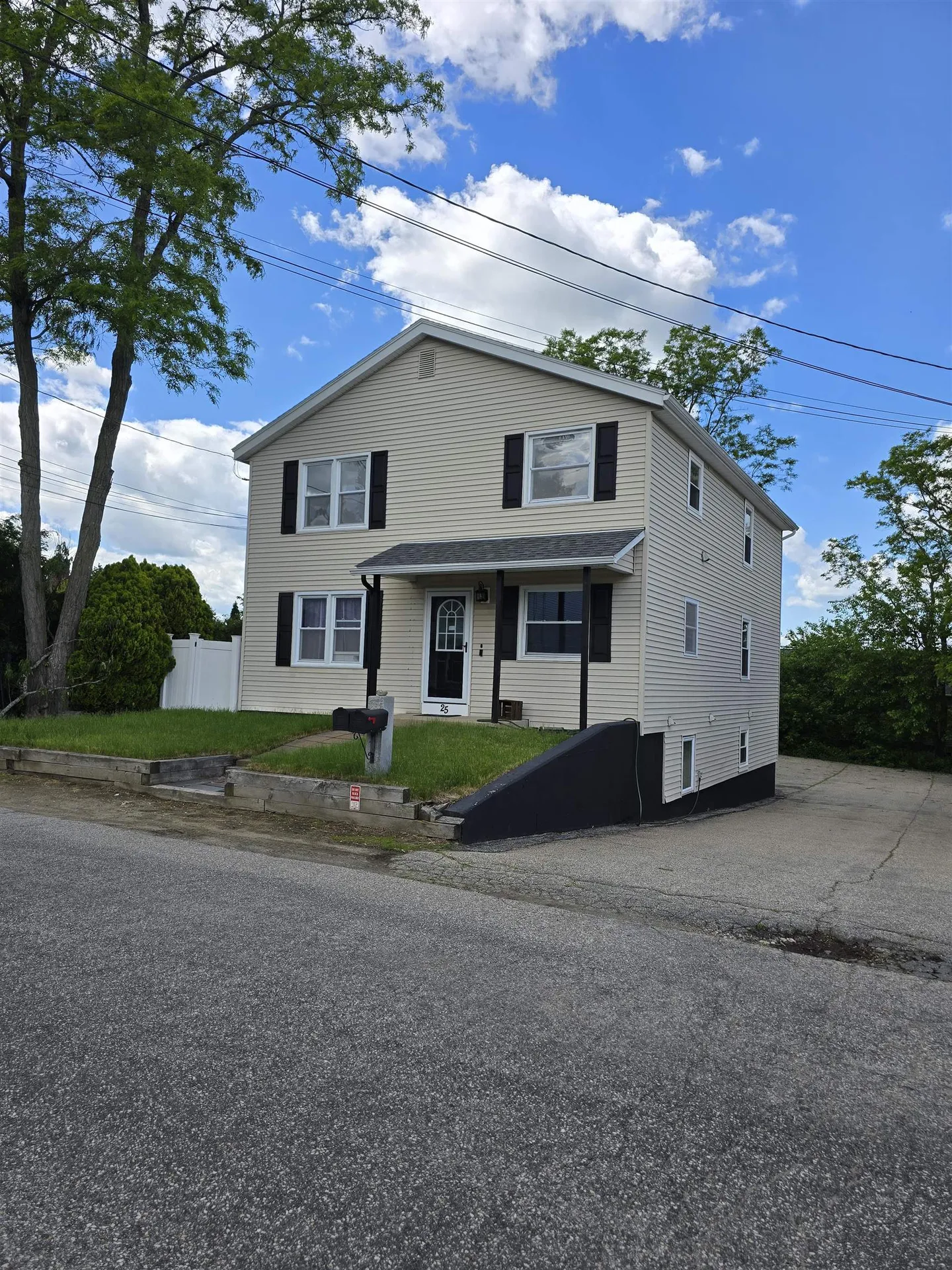 25 W Rosedale Avenue Manchester NH 03103
