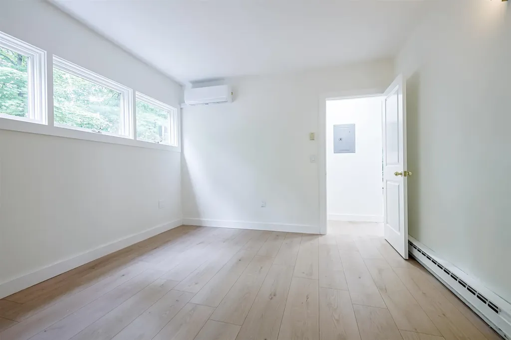 33 Coburn Woods Drive Nashua NH 03063