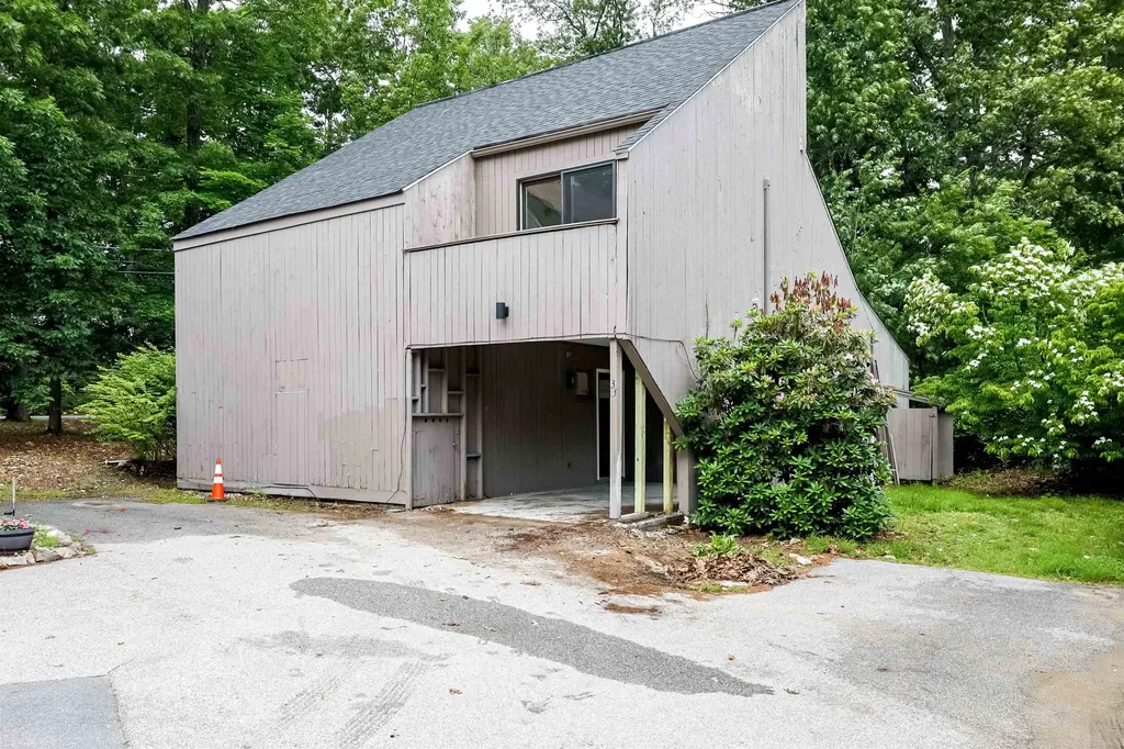 33 Coburn Woods Drive Nashua NH 03063