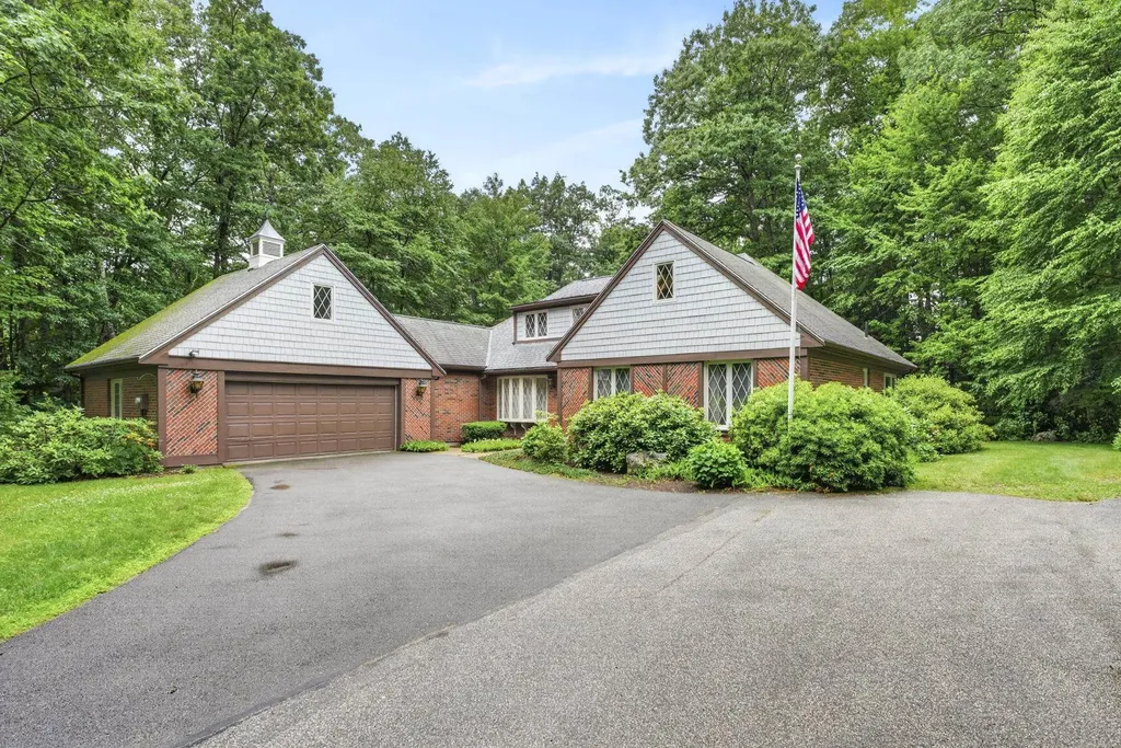 28 Buttonwood Road Bedford NH 03110