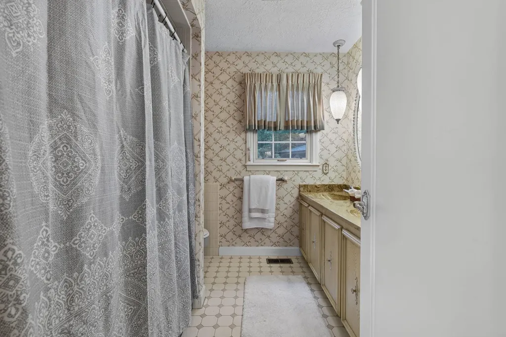 28 Buttonwood Road Bedford NH 03110