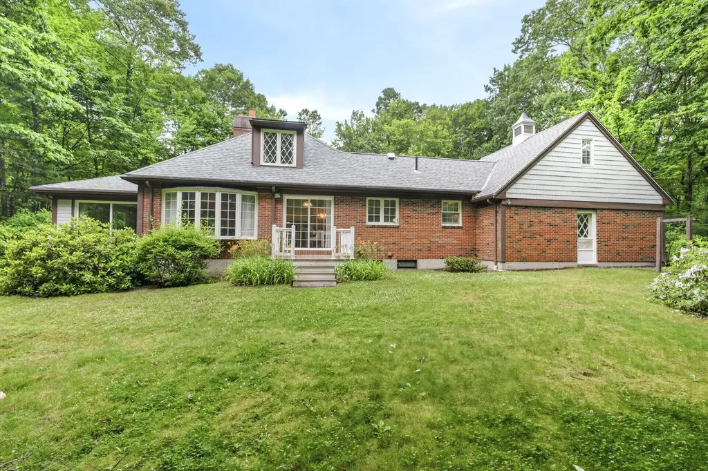 28 Buttonwood Road Bedford NH 03110
