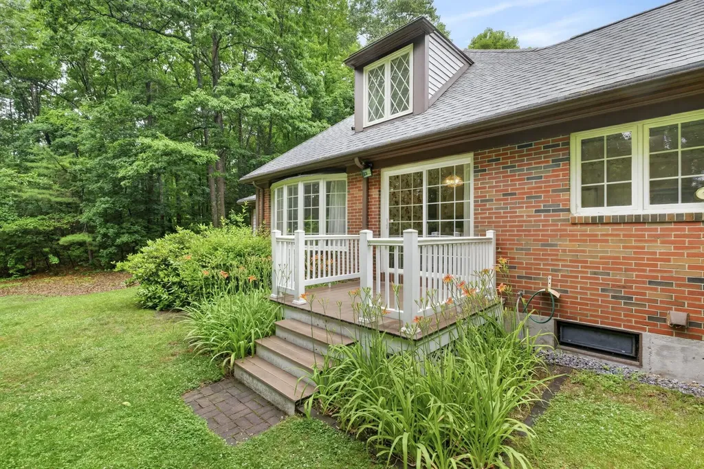 28 Buttonwood Road Bedford NH 03110