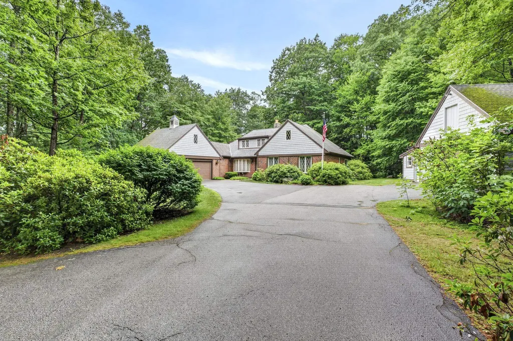 28 Buttonwood Road Bedford NH 03110