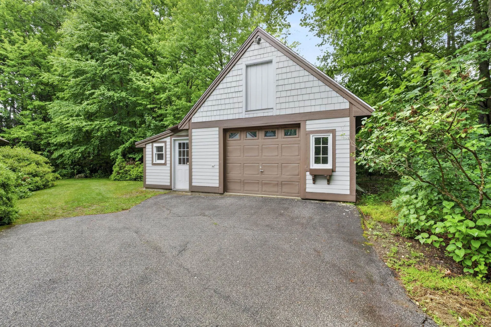 28 Buttonwood Road Bedford NH 03110