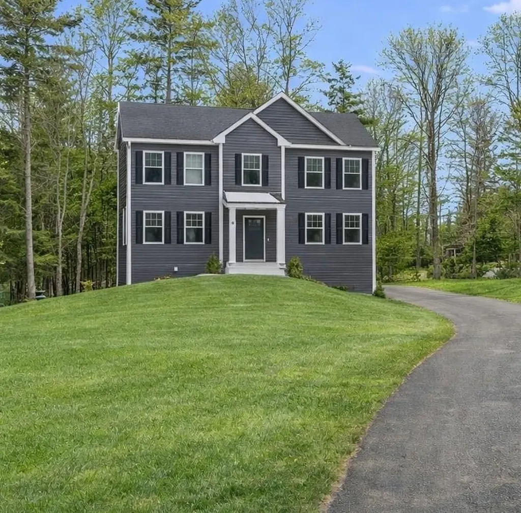 118 Mills Shore Drive Hampstead NH 03841
