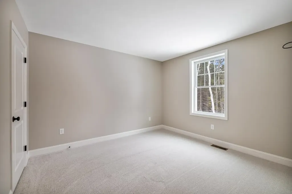 118 Mills Shore Drive Hampstead NH 03841