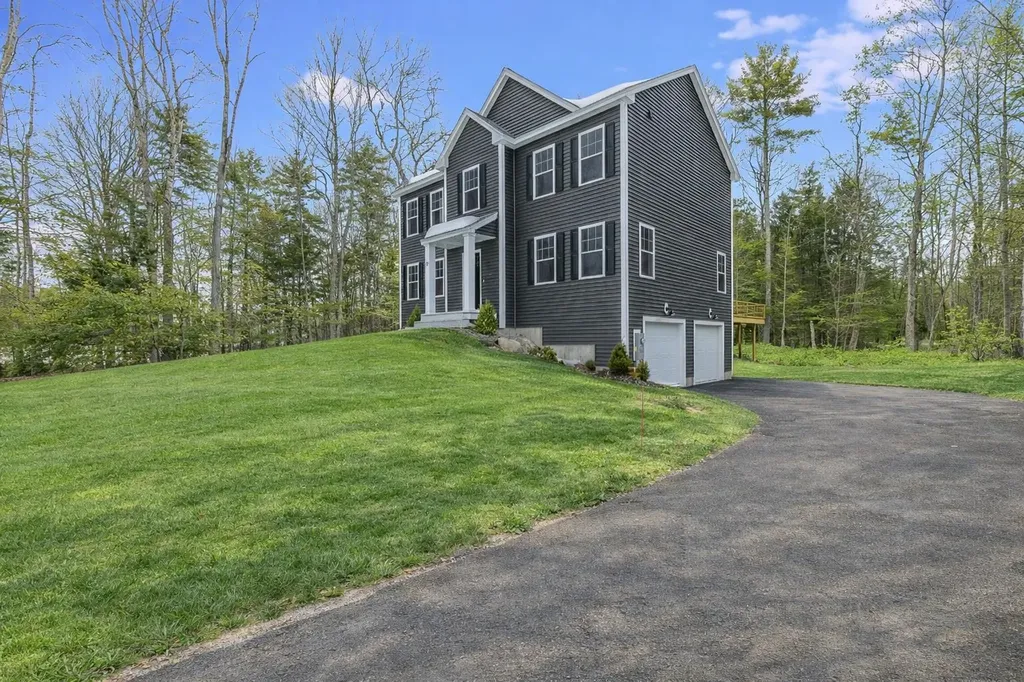 118 Mills Shore Drive Hampstead NH 03841