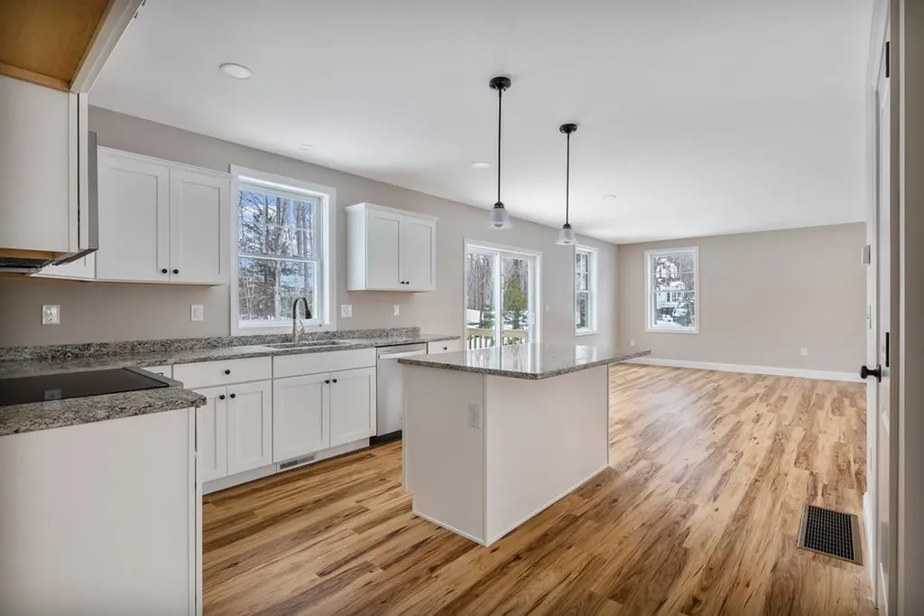 118 Mills Shore Drive Hampstead NH 03841