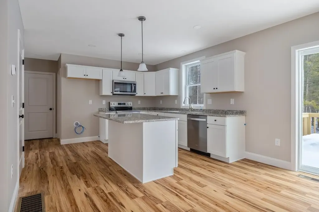 118 Mills Shore Drive Hampstead NH 03841