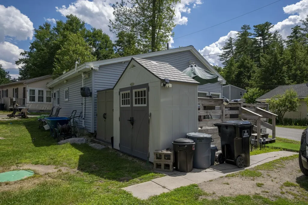 209 Chases Grove Road Derry NH 03038