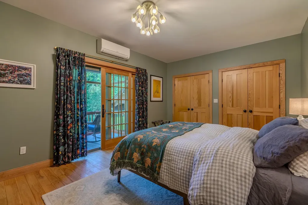 25 Perry Road Mount Holly VT 05758