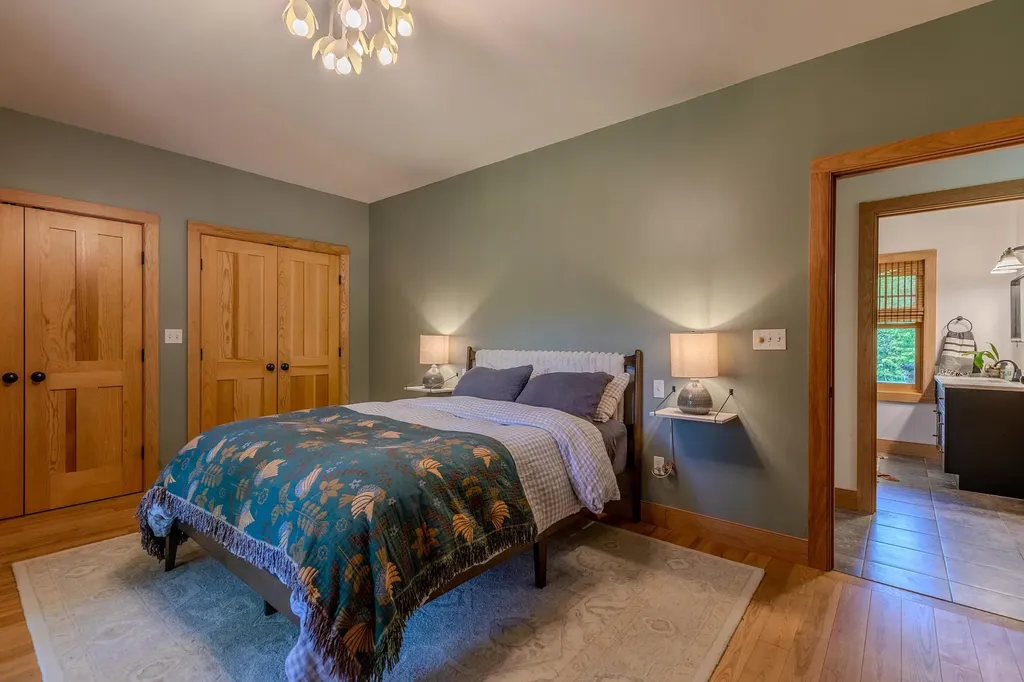 25 Perry Road Mount Holly VT 05758