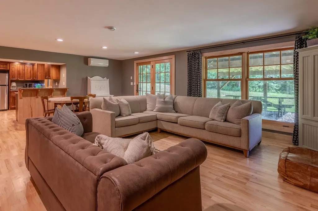 25 Perry Road Mount Holly VT 05758