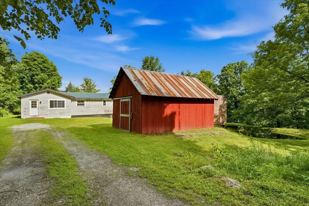 66 Huntley Road Cambridge VT 05444