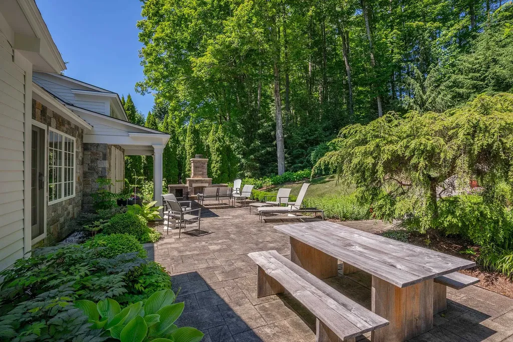 59 Barrows Heights Dorset VT 05251