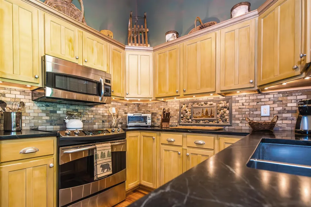 289 Ledgemere Point Hubbardton VT 05732