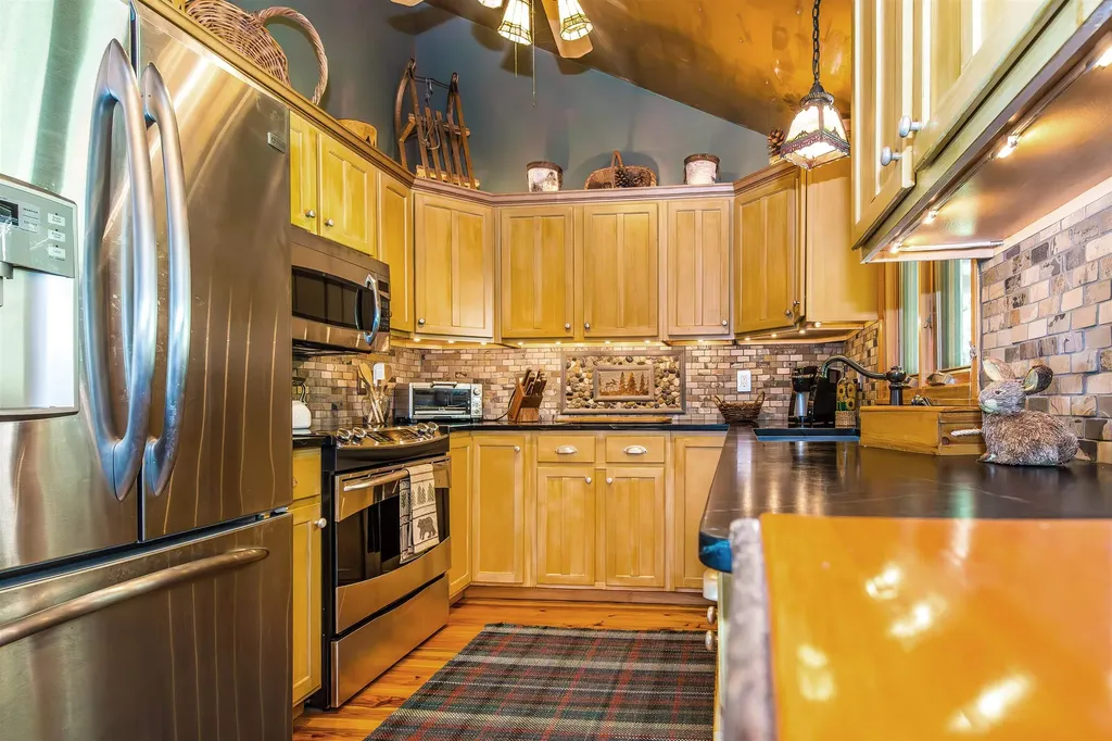 289 Ledgemere Point Hubbardton VT 05732