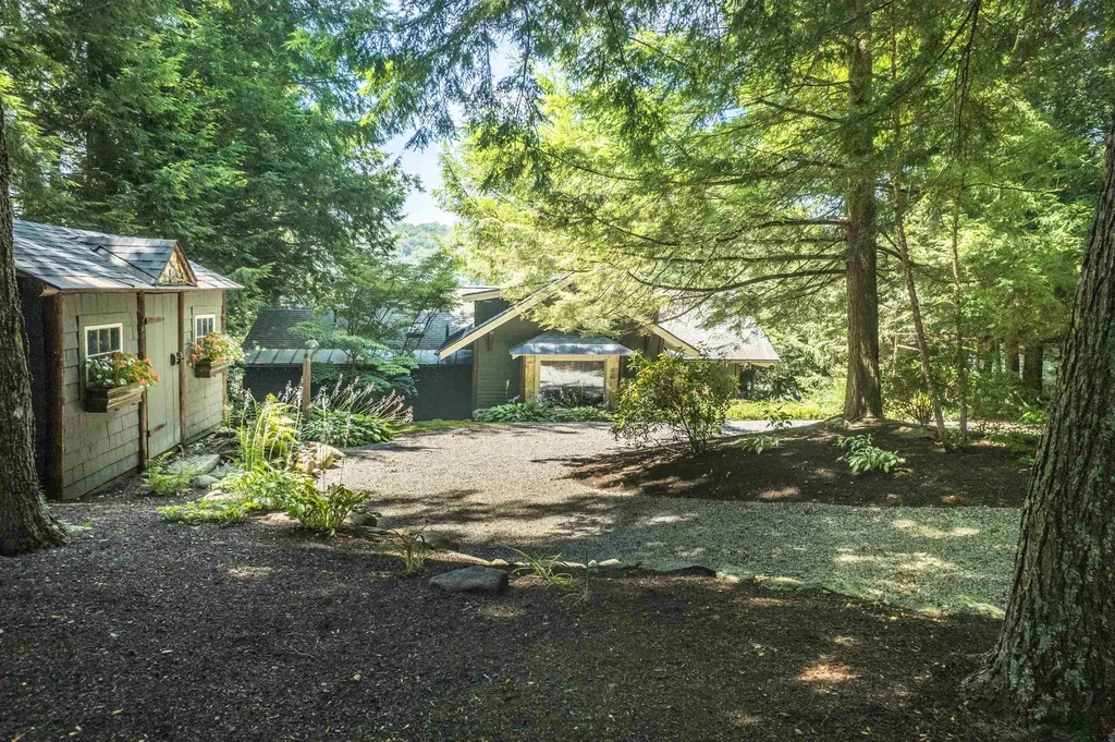 289 Ledgemere Point Hubbardton VT 05732