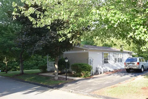 19 Harmony Way Manchester NH 03104