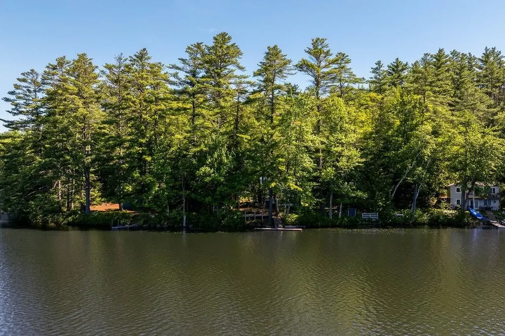 49/51 Northshore Road Sunapee NH 03782