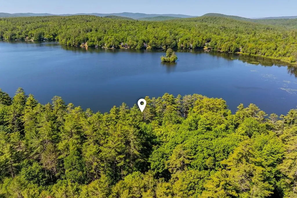 49/51 Northshore Road Sunapee NH 03782