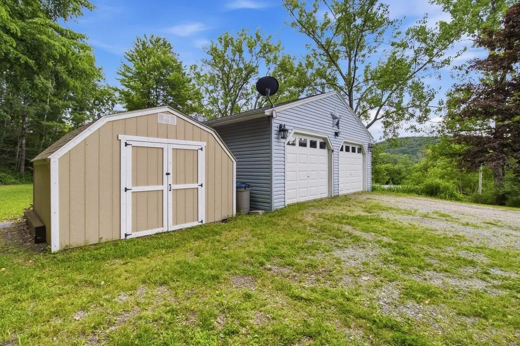 110 State Line Drive Pownal VT 05261
