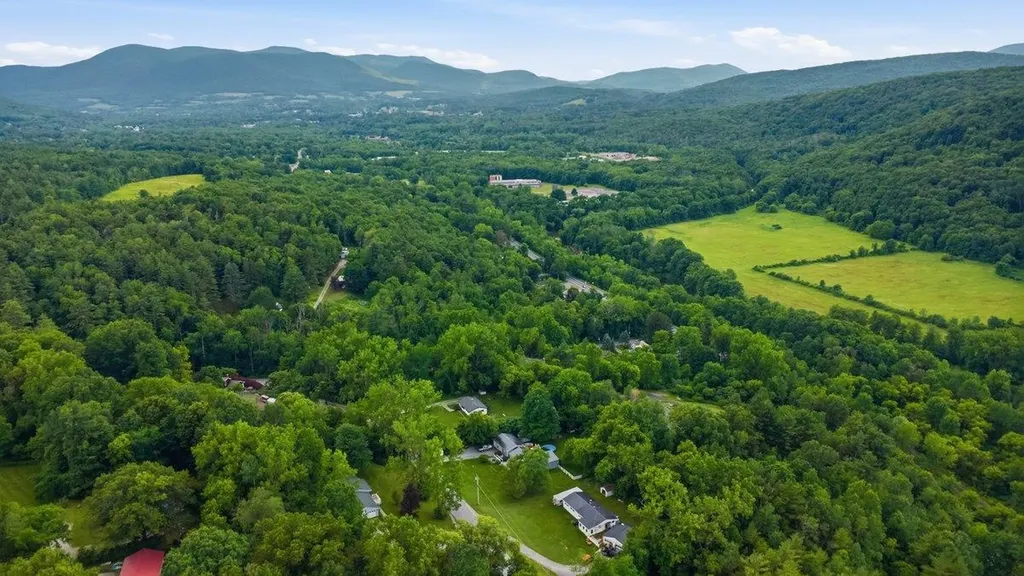110 State Line Drive Pownal VT 05261