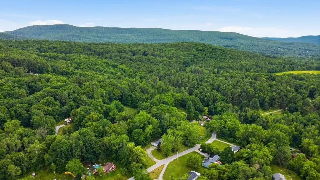 110 State Line Drive Pownal VT 05261