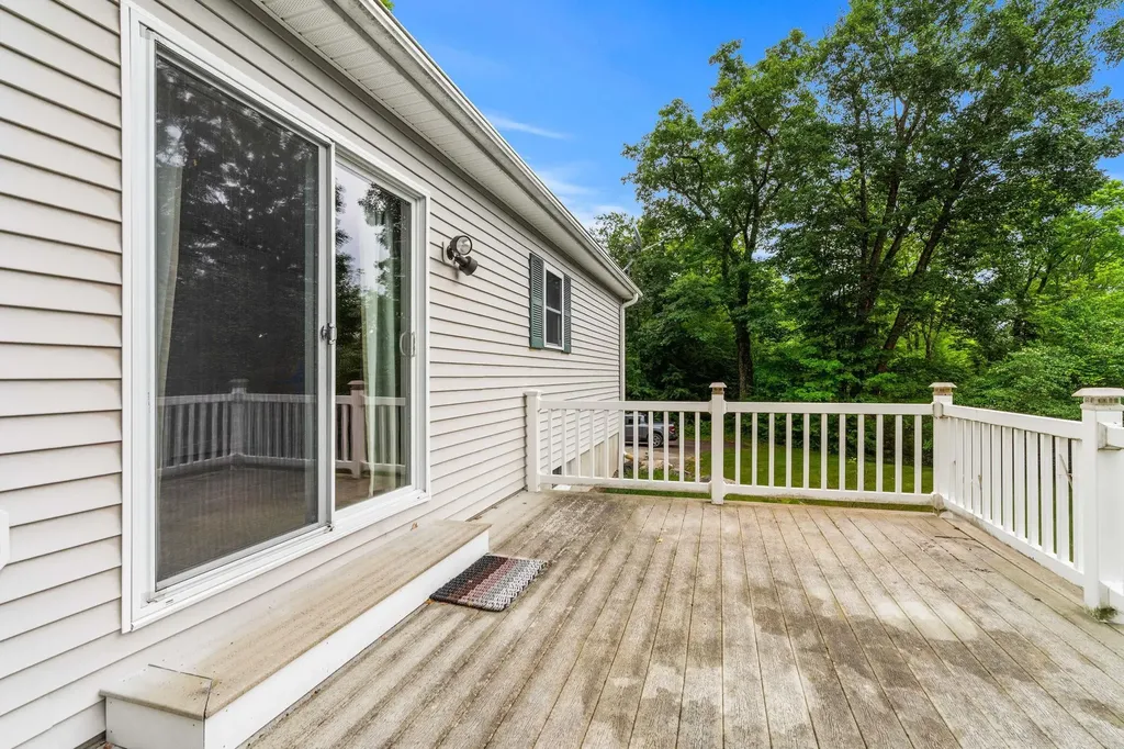51 Rockland Road Weare NH 03281