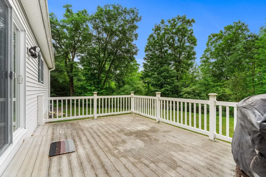 51 Rockland Road Weare NH 03281