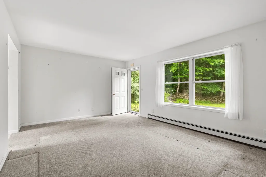 51 Rockland Road Weare NH 03281