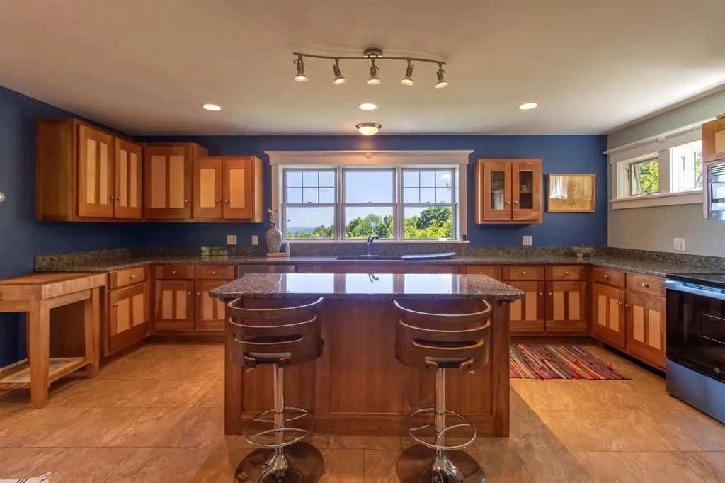 400 Green Bay Loop Peacham VT 05862