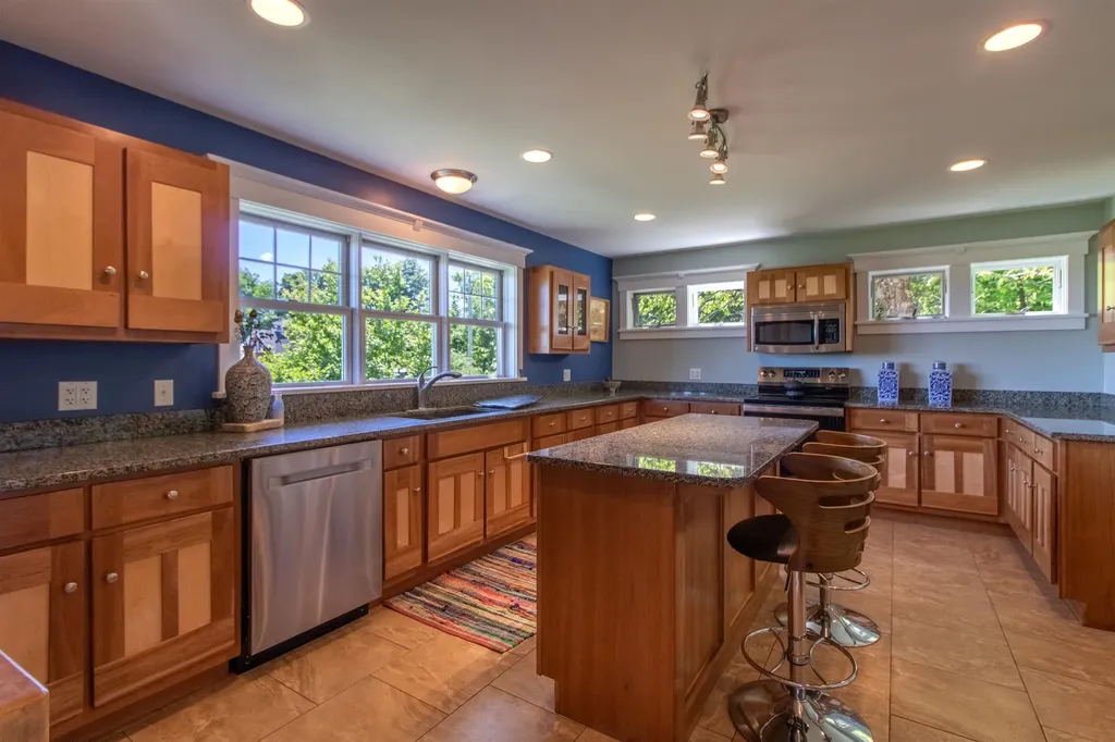 400 Green Bay Loop Peacham VT 05862