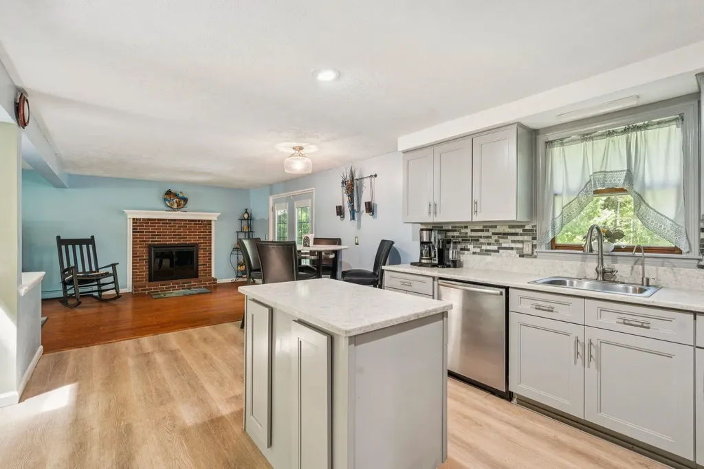 29 Wild Pasture Road Kensington NH 03833