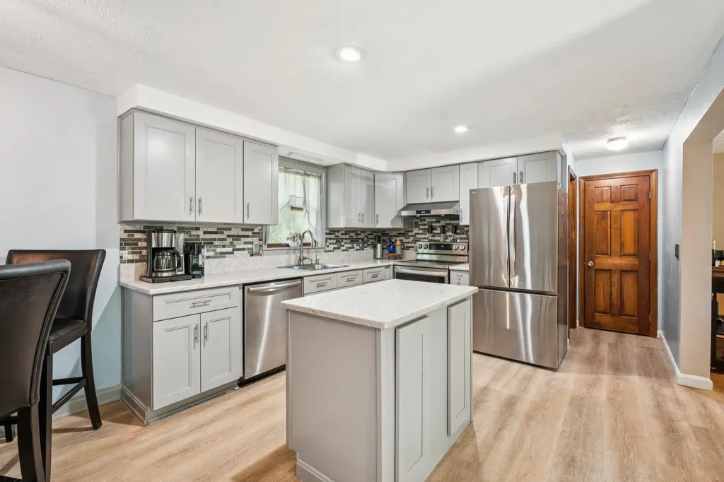 29 Wild Pasture Road Kensington NH 03833