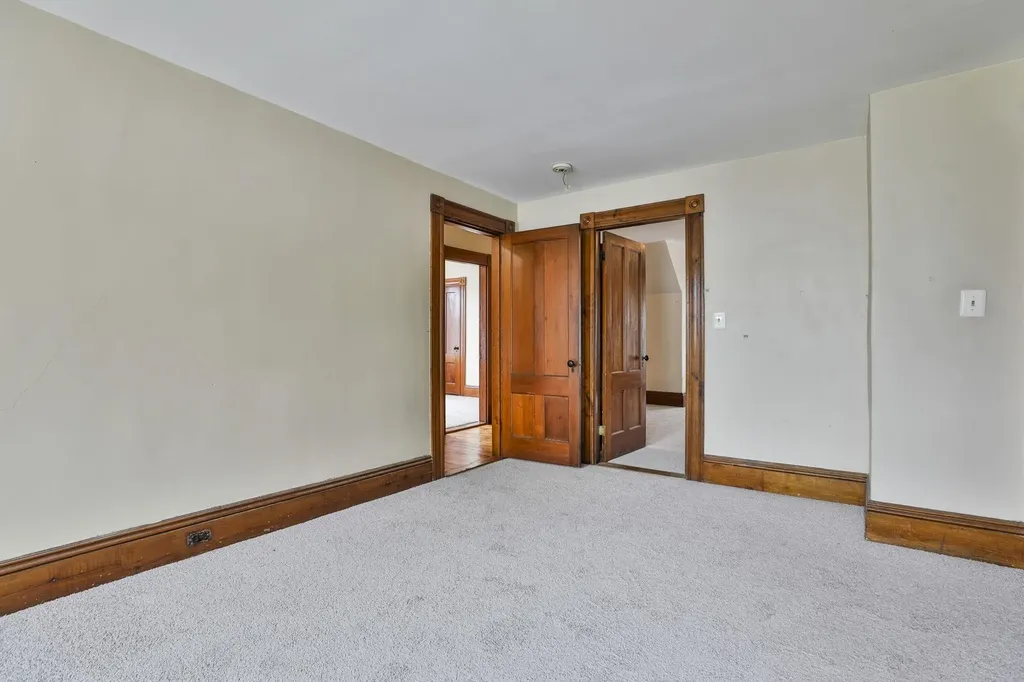 516 Lake Avenue Manchester NH 03103