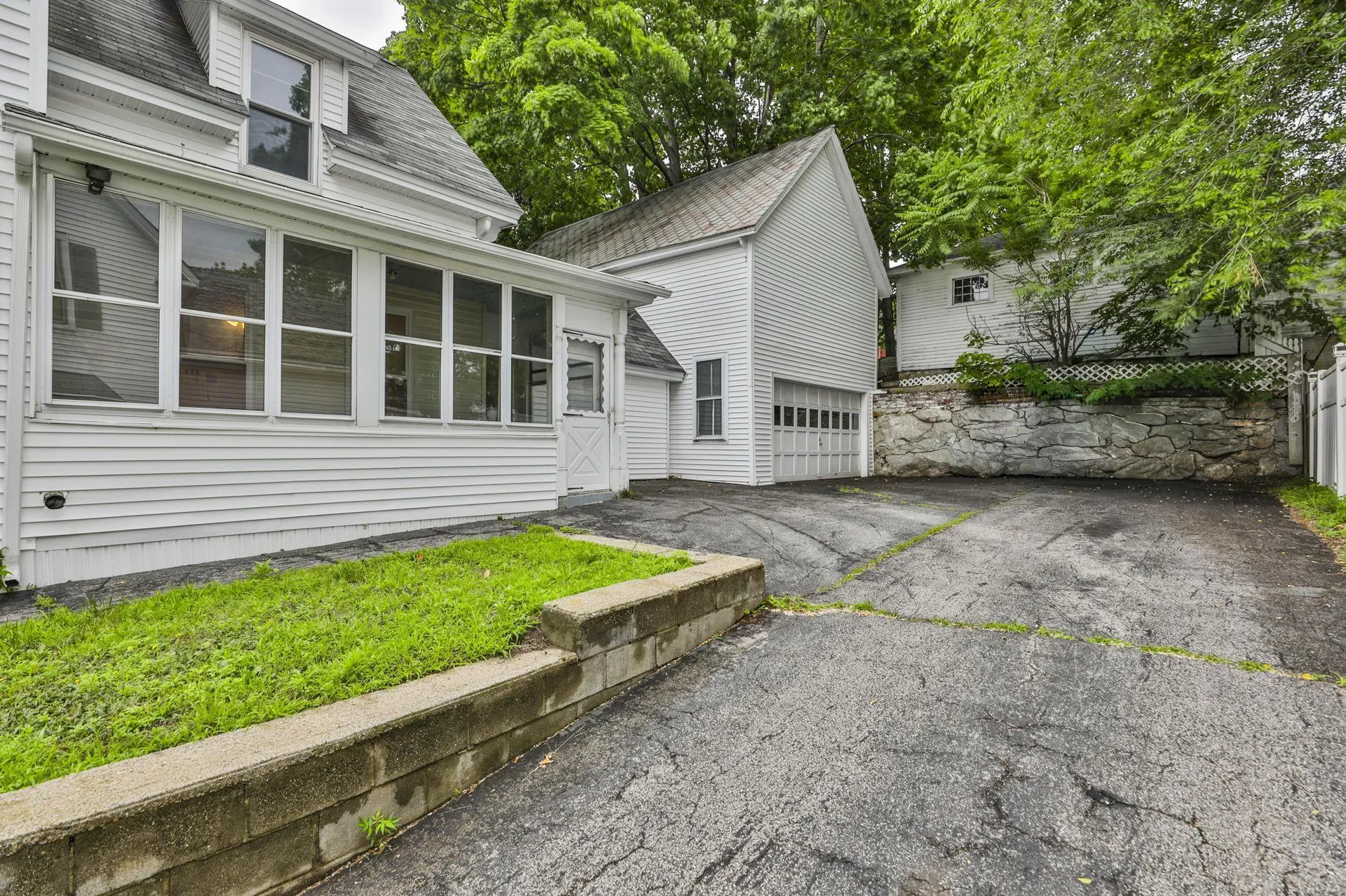 516 Lake Avenue Manchester NH 03103