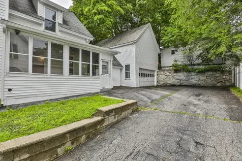 516 Lake Avenue Manchester NH 03103