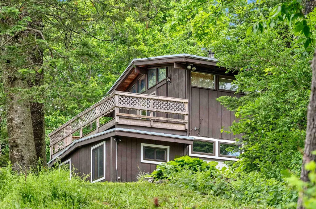 155 Thacher Road Bolton VT 05471