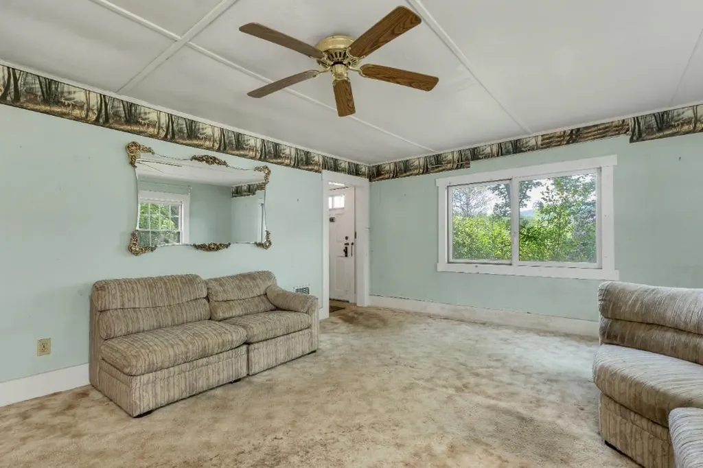 4 Varney Point Road Gilford NH 03249
