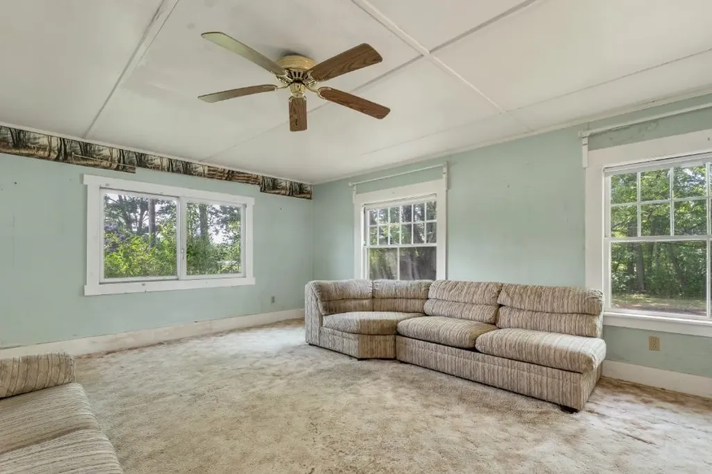 4 Varney Point Road Gilford NH 03249