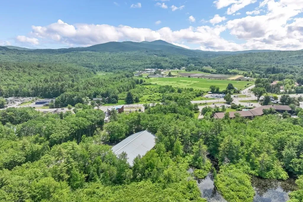 4 Varney Point Road Gilford NH 03249